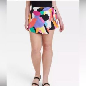 Pull on linen shorts